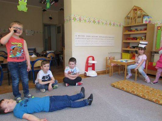 Grafika #44: 19.04.2021 Poznajemy pracę pracowników służby zdrowia gr II