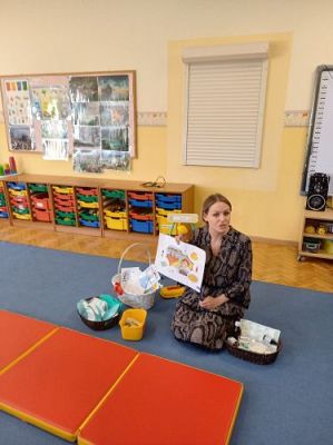 Grafika #1: 19.04.2021 Poznajemy pracę pracowników służby zdrowia gr III