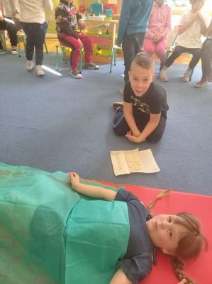 Grafika #15: 19.04.2021 Poznajemy pracę pracowników służby zdrowia gr III