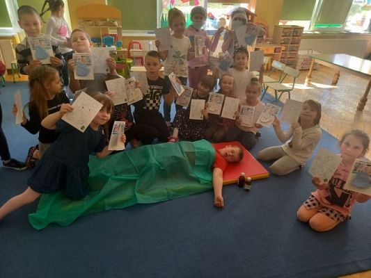 Grafika #20: 19.04.2021 Poznajemy pracę pracowników służby zdrowia gr III