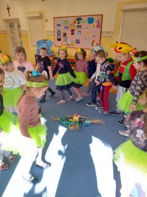 Grafika #55: 22.03.2021 Wiosenne zabawy w grupie III