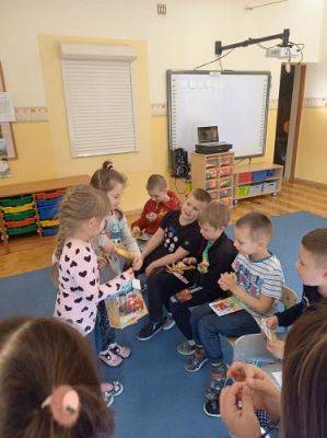 Grafika #3: 10.03.2021 Dzień małych mężczyzn w gr III