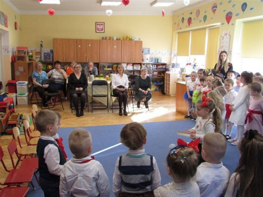 Grafika #17: 08.03.2021 Dzień Kobiet