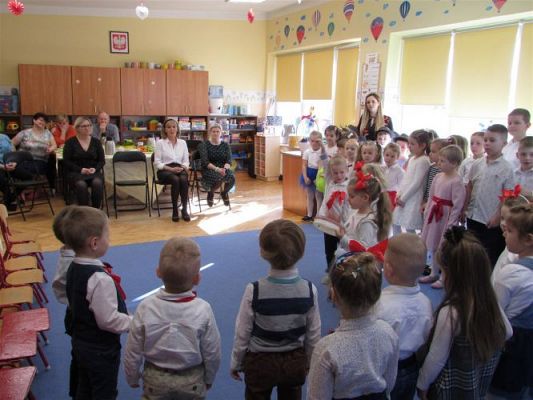 Grafika #18: 08.03.2021 Dzień Kobiet