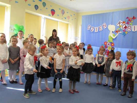 Grafika #19: 08.03.2021 Dzień Kobiet