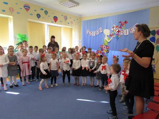 Grafika #20: 08.03.2021 Dzień Kobiet