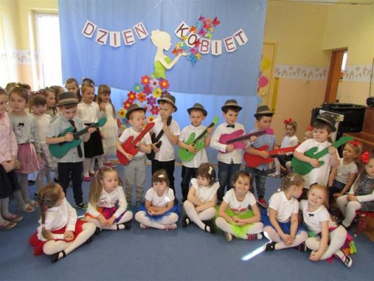 Grafika #23: 08.03.2021 Dzień Kobiet