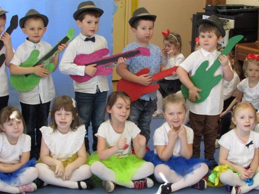 Grafika #24: 08.03.2021 Dzień Kobiet