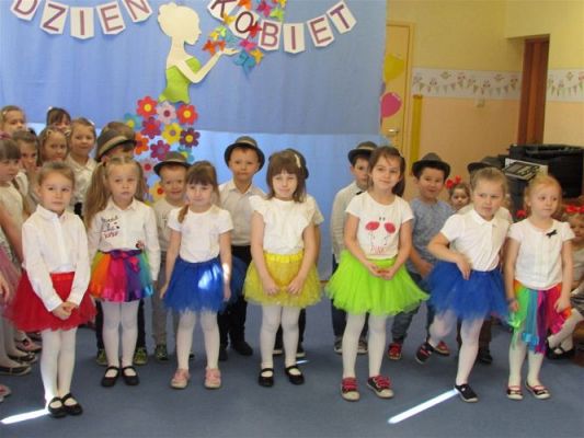 Grafika #28: 08.03.2021 Dzień Kobiet