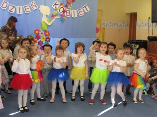 Grafika #30: 08.03.2021 Dzień Kobiet