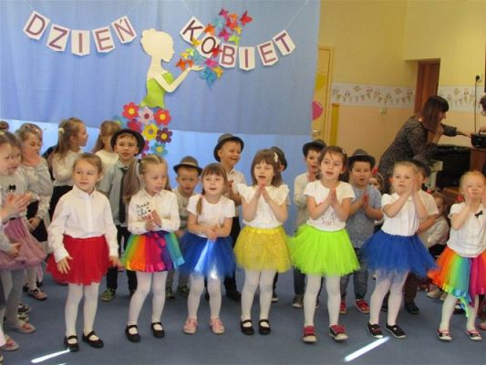 Grafika #31: 08.03.2021 Dzień Kobiet