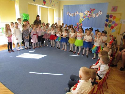 Grafika #32: 08.03.2021 Dzień Kobiet