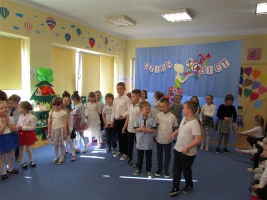 Grafika #35: 08.03.2021 Dzień Kobiet