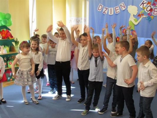 Grafika #42: 08.03.2021 Dzień Kobiet