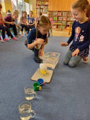 Grafika #8: 26.02.2021 KLUB MAŁEGO ODKRYWCY Starszaki Co pływa?