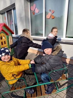 Grafika #2: 22.02.2021 Zimowe zabawy w ogrodzie przedszkolnym gr III