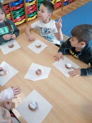 Grafika #9: 11.02.2021 Tłusty Czwartek gr III