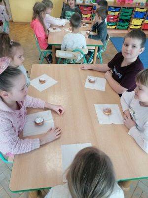 Grafika #10: 11.02.2021 Tłusty Czwartek gr III