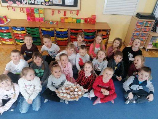 Grafika #13: 11.02.2021 Tłusty Czwartek gr III