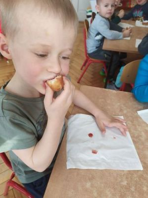 Grafika #1: 11.02.2021 Tłusty Czwartek gr I