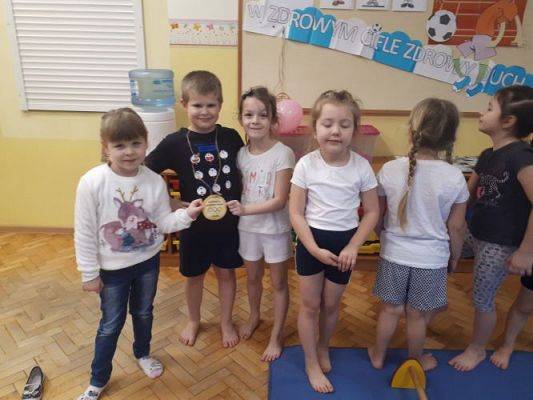 Grafika #4: Olimpiada zimowa w przedszkolu – zabawy i konkurencje sportowe. gr III