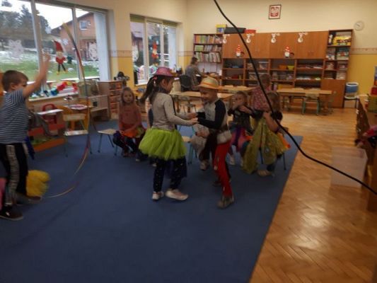 Grafika #4: 11.01.2021 W tanecznym rytmie You can dance