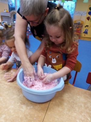 Grafika #5: Ferie na wesoło! Zabawy , eksperymenty i doświadczenia chemiczne ! Gr I