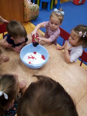 Grafika #7: Ferie na wesoło! Zabawy , eksperymenty i doświadczenia chemiczne ! Gr I