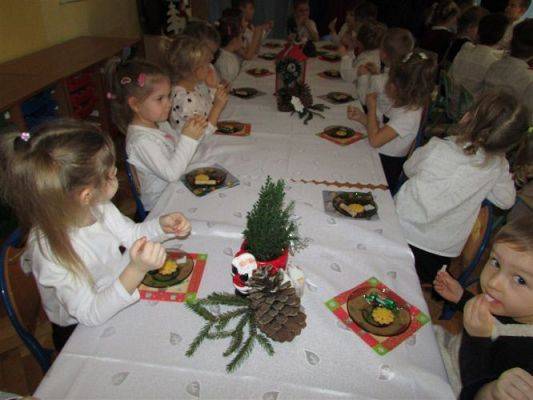Grafika #17: 23.12.2020 Wigilia w przedszkolu