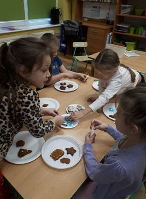 Grafika #7: 11.12.2020 Pieczemy pierniczki