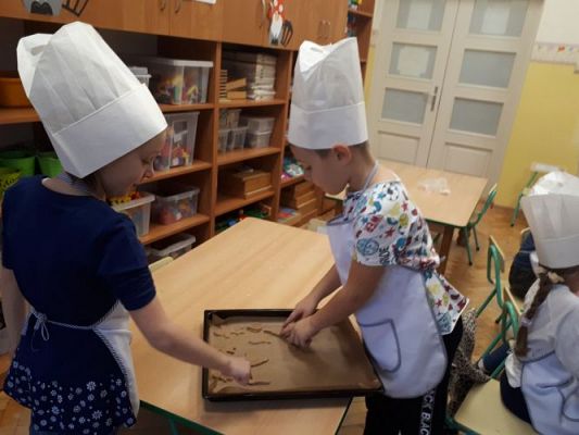 Grafika #8: 11.12.2020 Pieczemy pierniczki