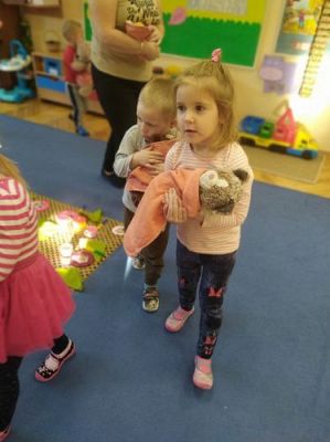 Grafika #2: 25.11.2020 Dzień Pluszowego Misia gr I