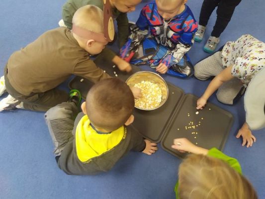 Grafika #10: 05.11.2020 W krainie bajek