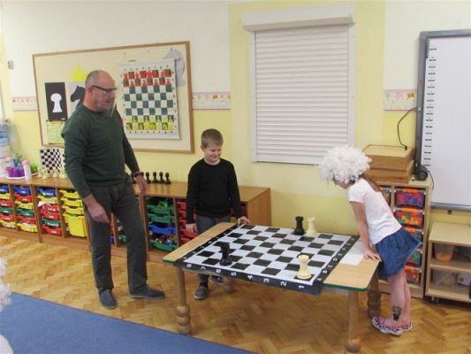 Grafika #18: 27.10.2020 Lekcja gry w szachy