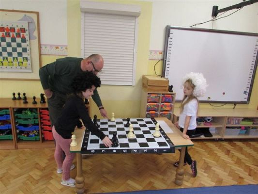 Grafika #24: 27.10.2020 Lekcja gry w szachy