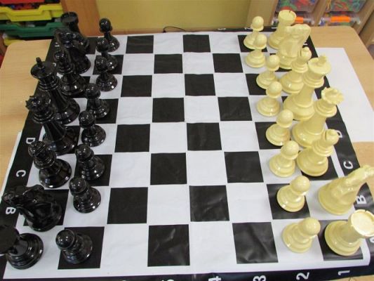 Grafika #30: 27.10.2020 Lekcja gry w szachy