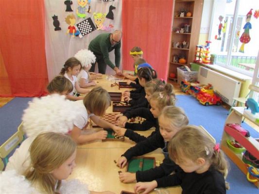 Grafika #31: 27.10.2020 Lekcja gry w szachy