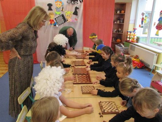 Grafika #32: 27.10.2020 Lekcja gry w szachy