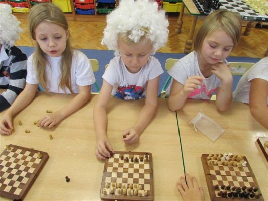 Grafika #35: 27.10.2020 Lekcja gry w szachy