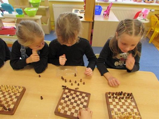 Grafika #37: 27.10.2020 Lekcja gry w szachy