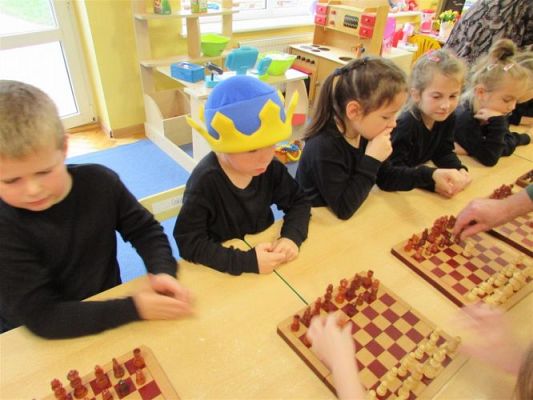 Grafika #39: 27.10.2020 Lekcja gry w szachy