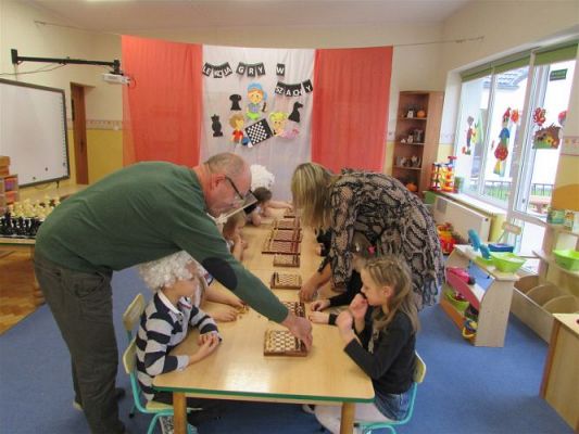 Grafika #42: 27.10.2020 Lekcja gry w szachy