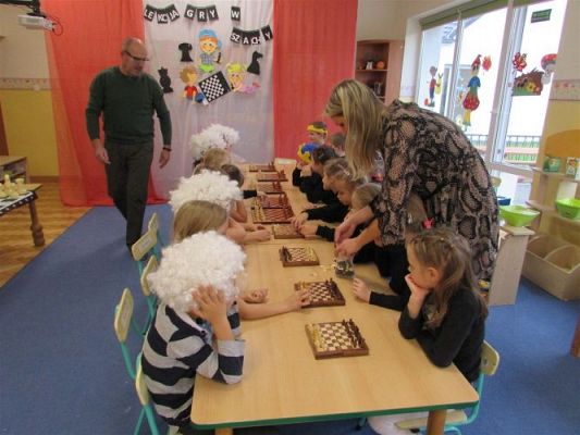 Grafika #43: 27.10.2020 Lekcja gry w szachy