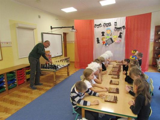 Grafika #44: 27.10.2020 Lekcja gry w szachy