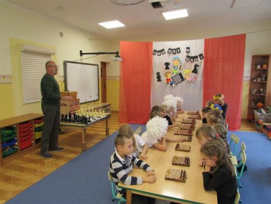 Grafika #45: 27.10.2020 Lekcja gry w szachy