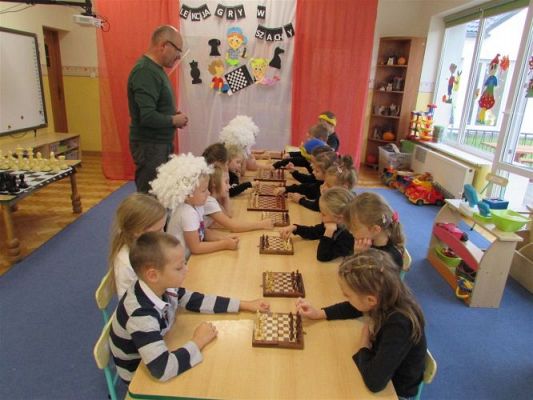 Grafika #46: 27.10.2020 Lekcja gry w szachy