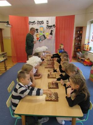 Grafika #47: 27.10.2020 Lekcja gry w szachy