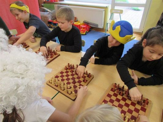Grafika #48: 27.10.2020 Lekcja gry w szachy