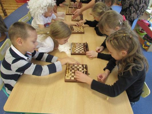 Grafika #50: 27.10.2020 Lekcja gry w szachy