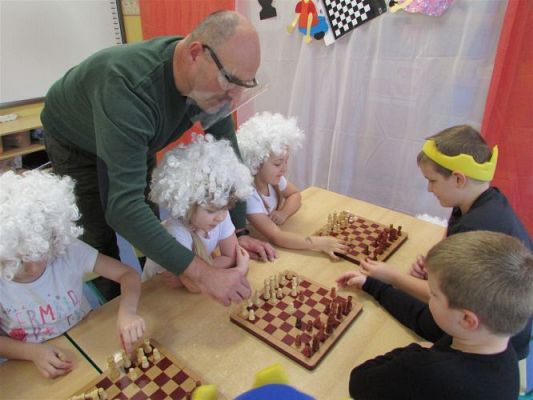 Grafika #51: 27.10.2020 Lekcja gry w szachy